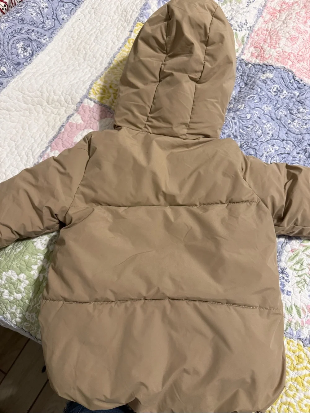Old Navy Kids Hooded Puffer Coat in Taupe - size 3T